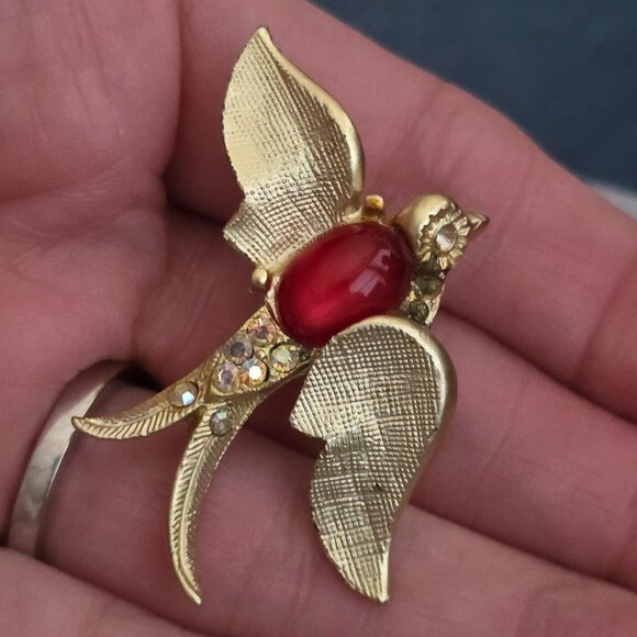 1960s Jelly Belly Bird Brooch Gold-Tone Red Cabochon Missing Rhinestone & Eye - Picture 6 of 6